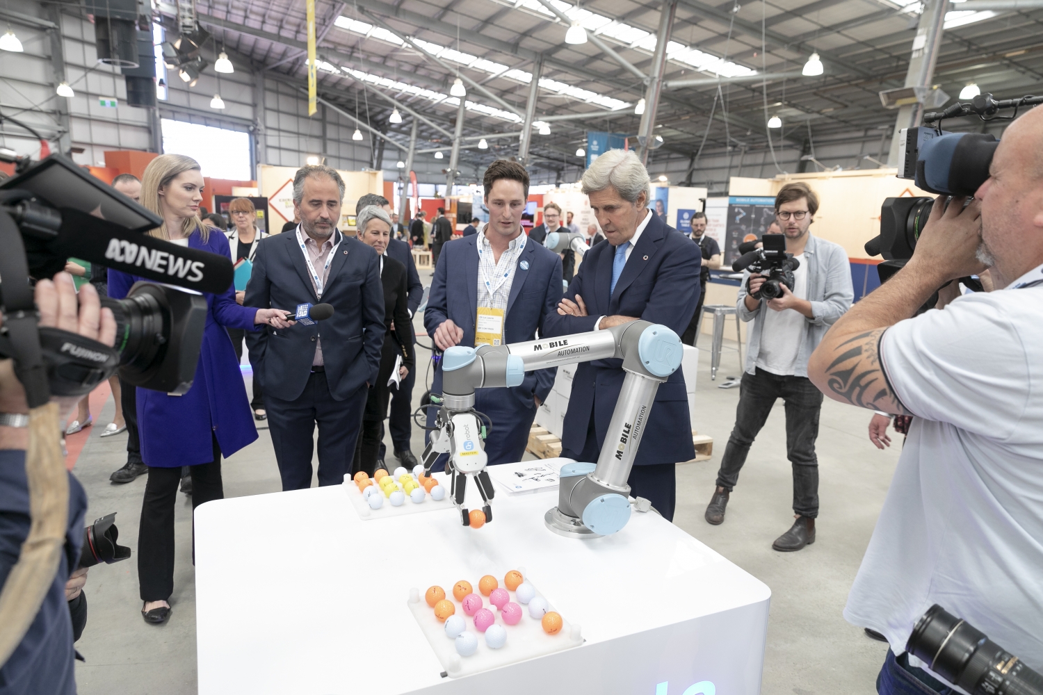John F. Kerry Exploring Mobile Automation stand at Global Table 2019